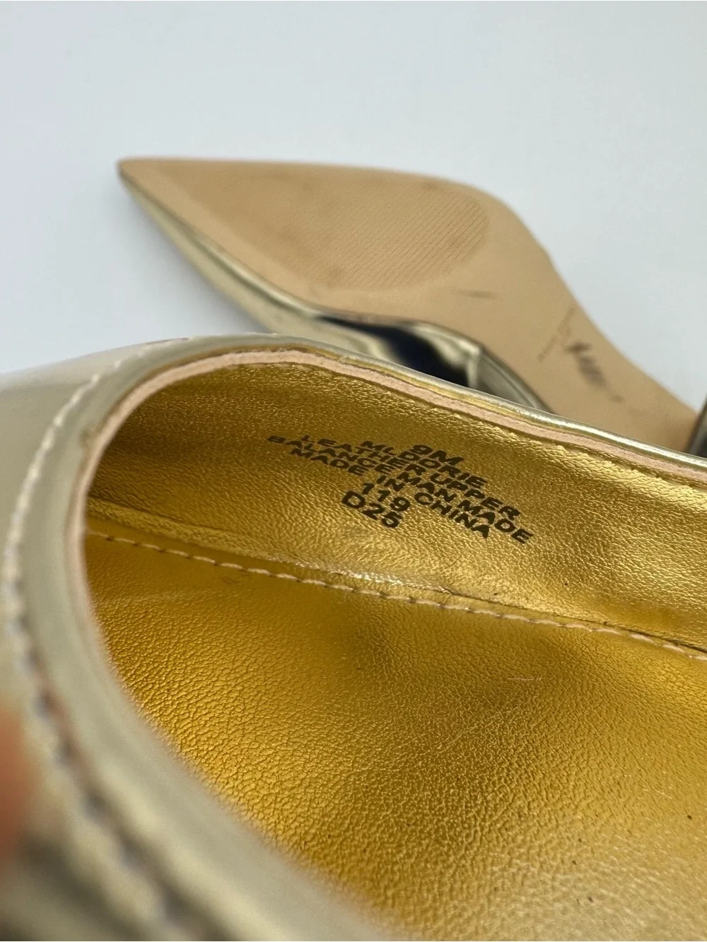 Marc Fisher Dorie Pointed Gold Patent Leather Slingback Pumps Size 9 glam glitz_5